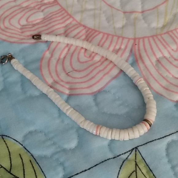 Vintage Puka Shell Ankle Bracelet - Picture 2 of 4